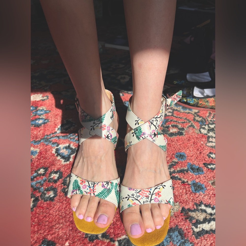 Vero Cuoio Cream and Yellow Sandals with Floral Print